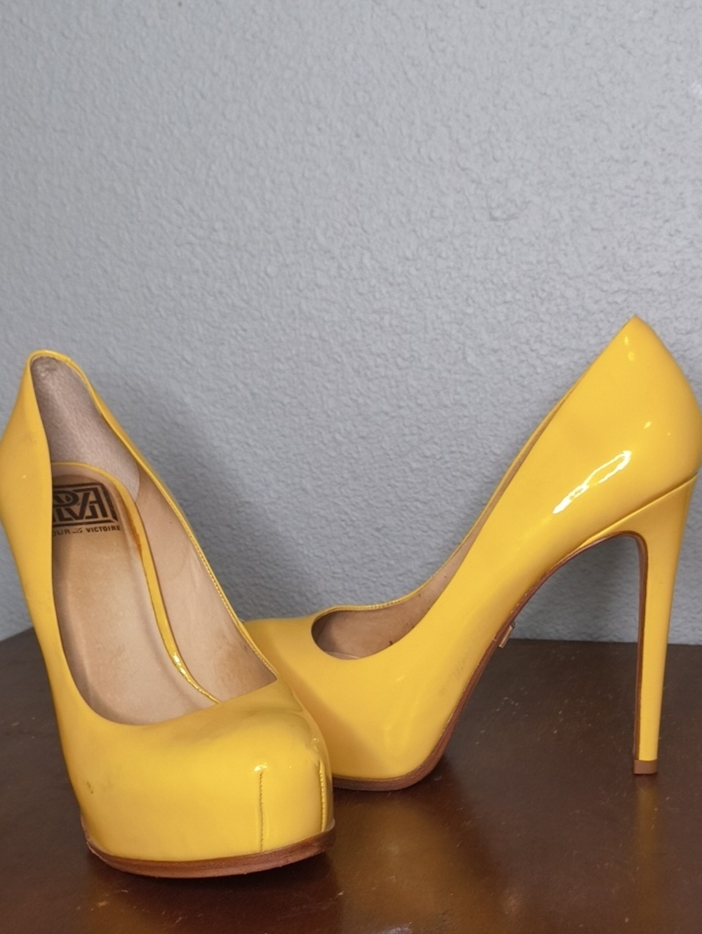 Pour La Victoire Yellow Patent Platform Stiletto Pumps Size 8.5 AP